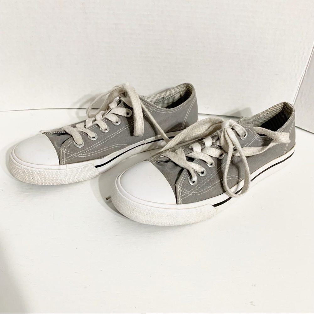 Target Brand Canvas Low Top Lace Up Round Toe Sneakers Toe Cap Gray Size 9